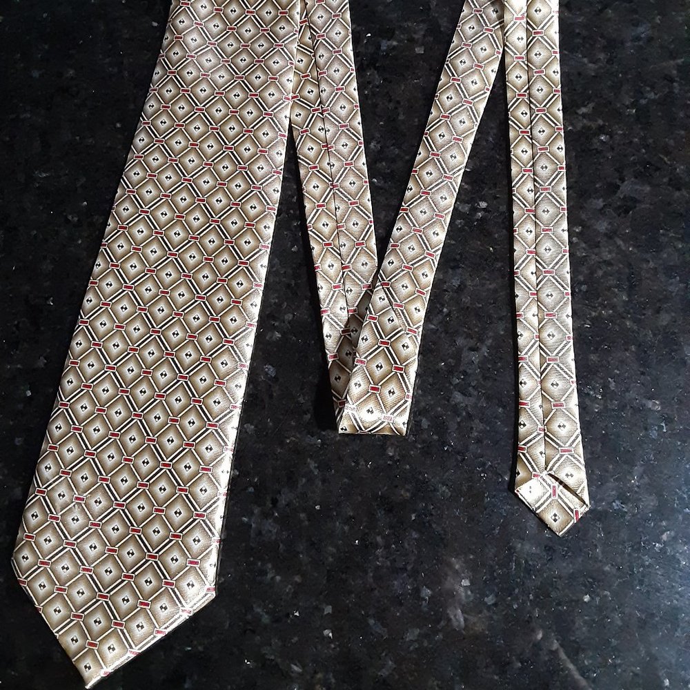 Silk dress tie by JinBinShan.